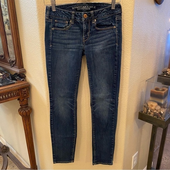 AMERICAN EAGLE Women Blue Skinny Stretch Jeans Size 2 Short - Picture 1 of 9